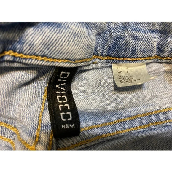 Divided H&M Jean Shorts size 4  no defects  no flaws  Very sexy shorts  size 4 - Picture 5 of 9